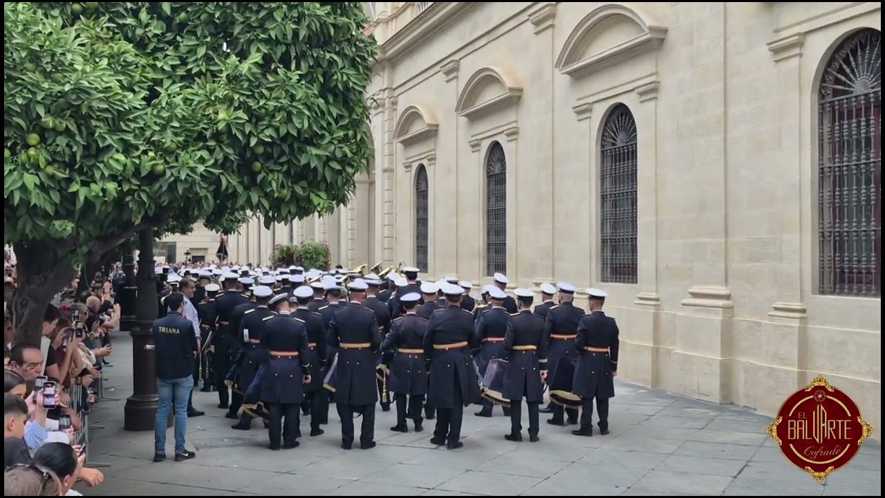 Procesión extraordinaria y saludo al ayuntamiento de la esperanza de triana, Sevilla