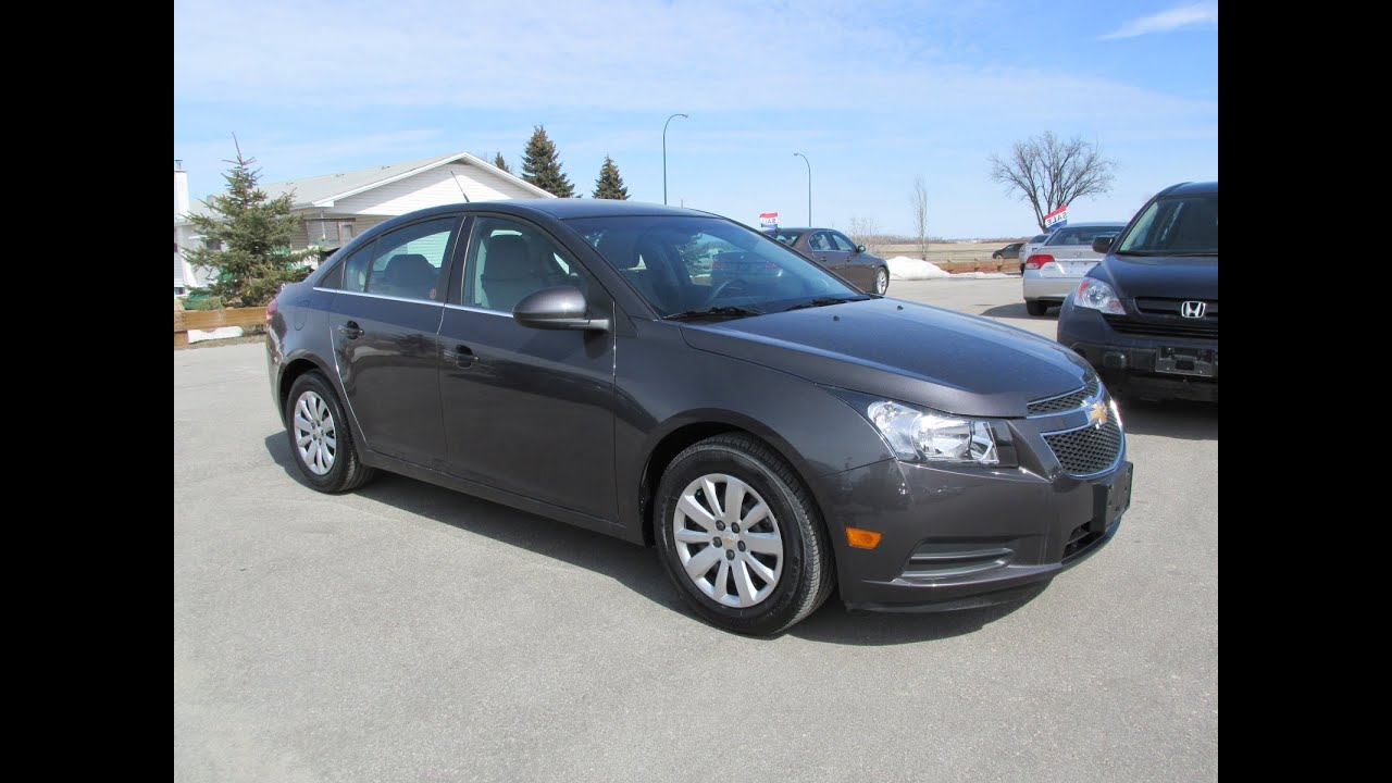 2011 Chevrolet Cruze 1LT Start up, Walkaround and Vehicle Tour