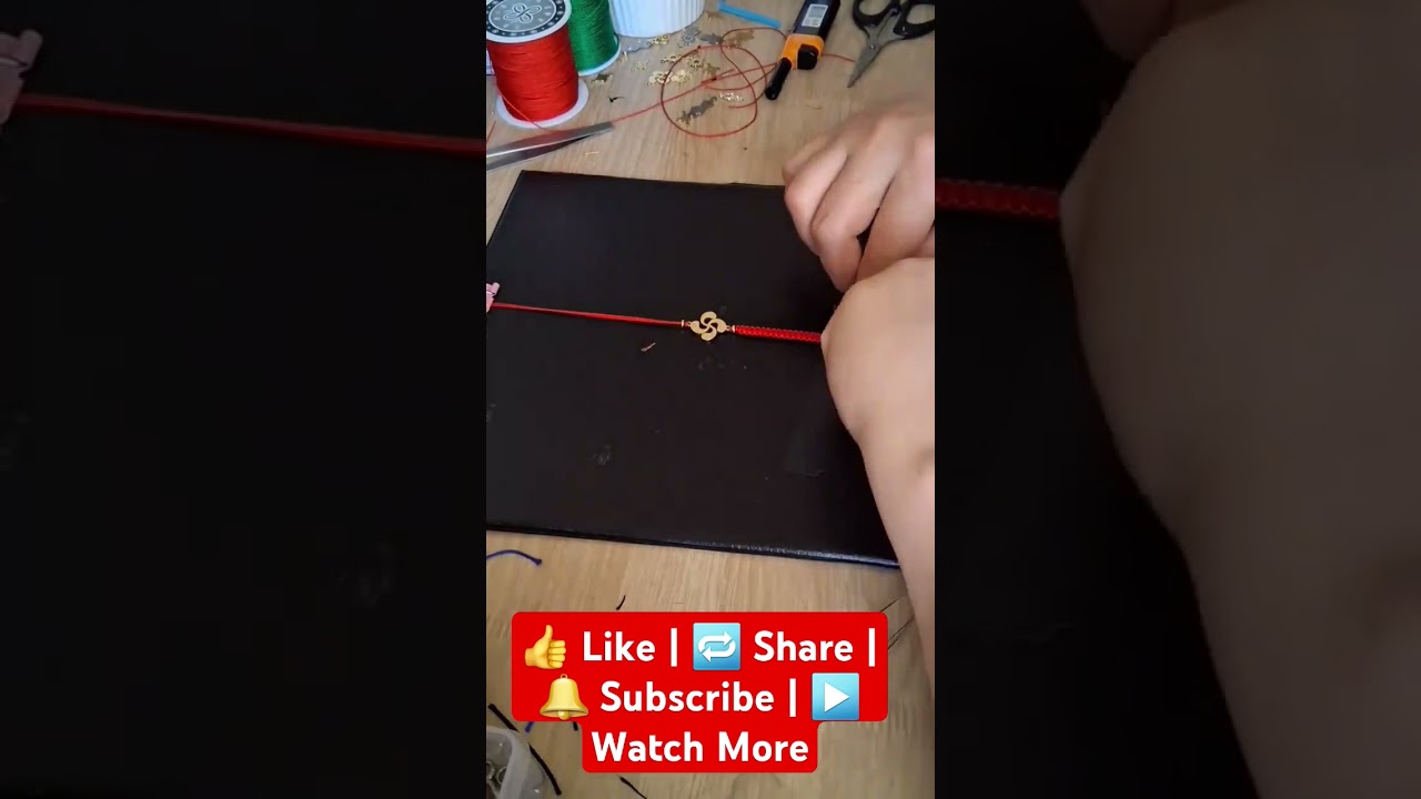Making a Bracelet in 30 Seconds! #diy #artisanjewelry #colorfuldesign #danslabulledecali