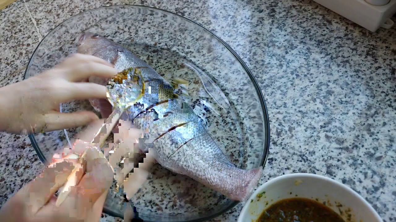 طريقة تحضير سمكة كبيرة في الفرن مع الخضر 🐟🐟🥔🥕🍅🍋