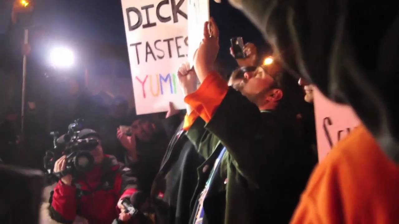 Showbiz411.com exclusive: Kevin Smith protests the protesters at his 