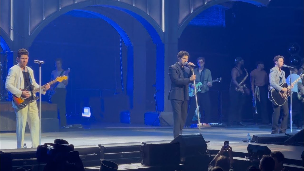 Jonas Brothers - Backwards - Indianapolis, IN