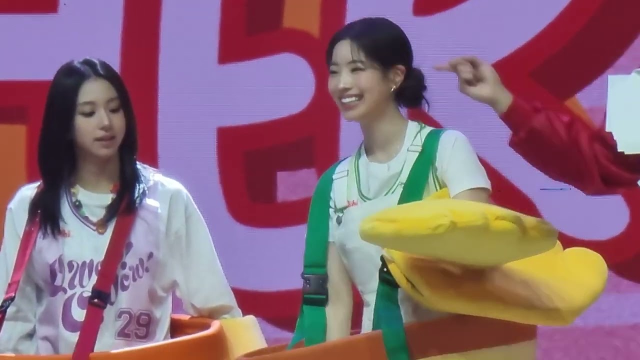 Twice Oishi Fanmeet - Game 4 - Duck Ball Throw