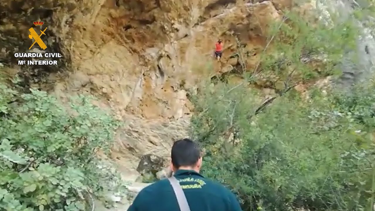 La Guardia Civil descubre a una pareja haciendo escalada