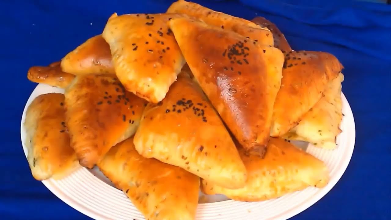 بدون دلك حضريهم دفعة وحدة بحشوة لديدة وعجينة بدون مجهود خفيفة وبدون زبدة او بيض