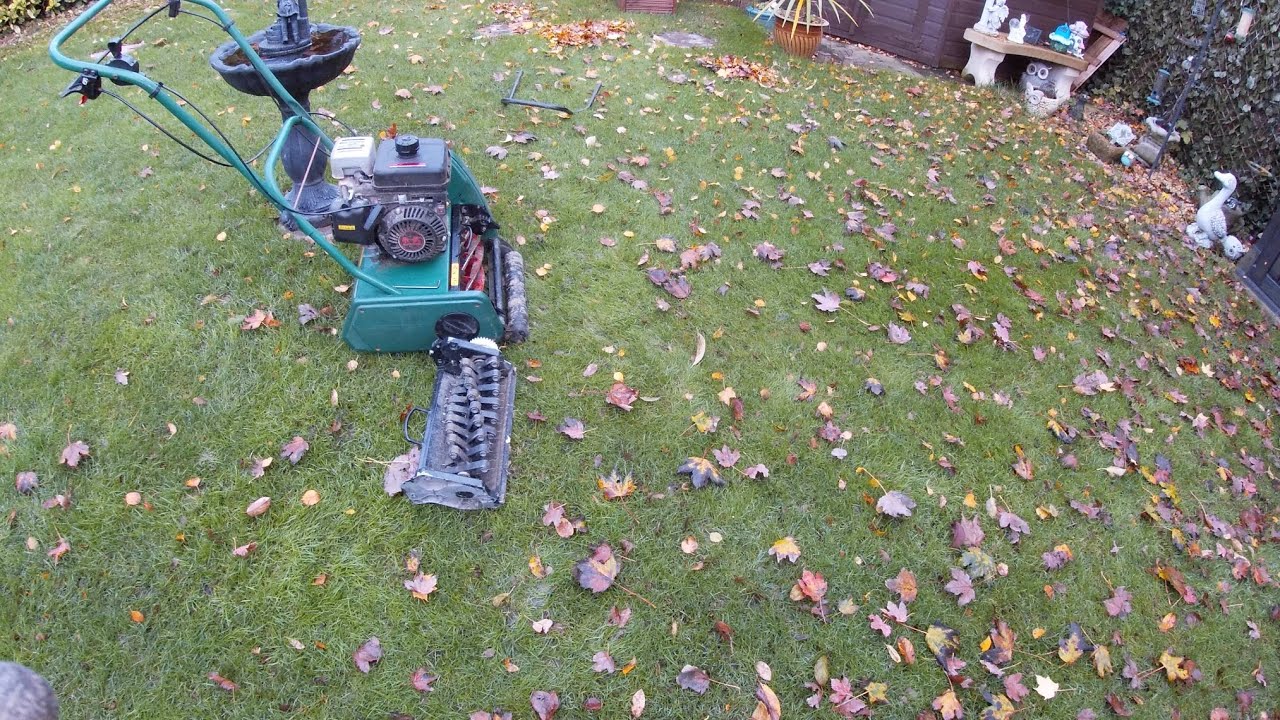Using the scarifying/lawn rake cassette to collect leaves on the lawn