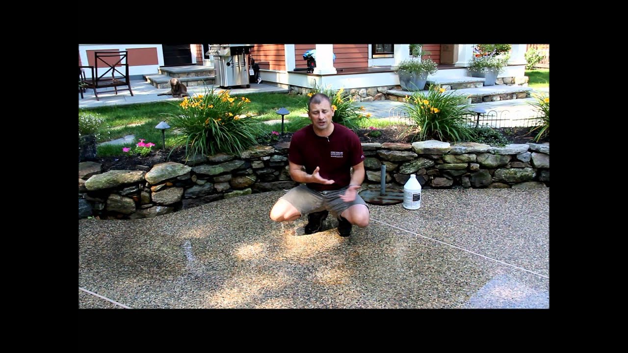 Muriatic acid removing a rust stain from concrete 3