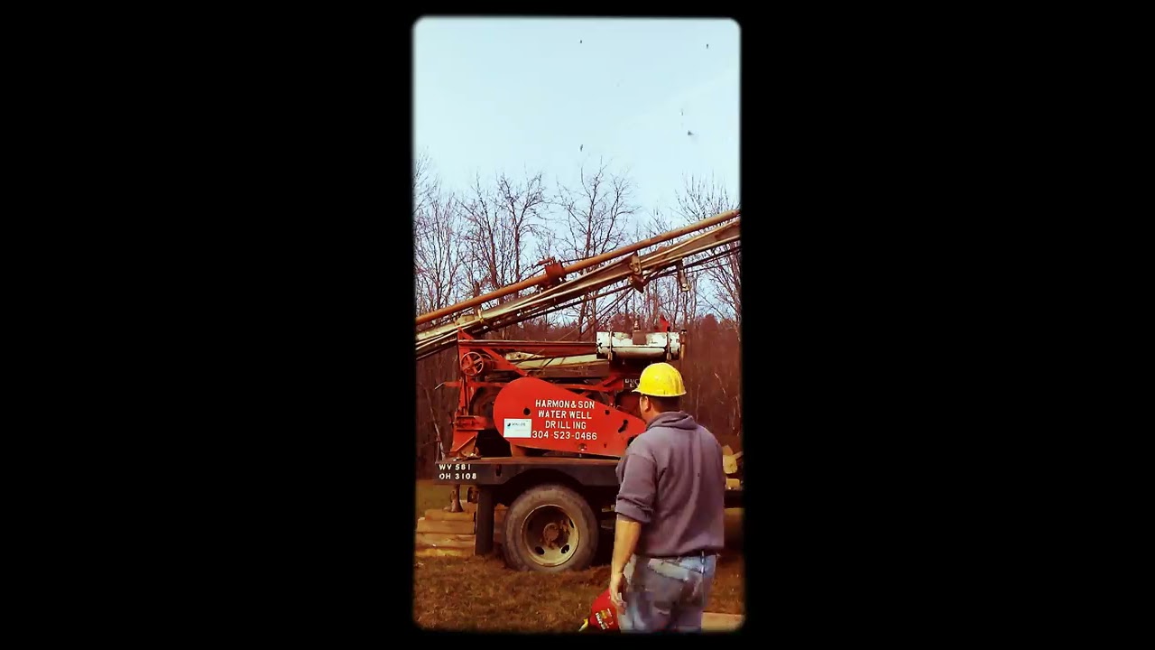 Raising the mast on the bucyrus erie 20w.