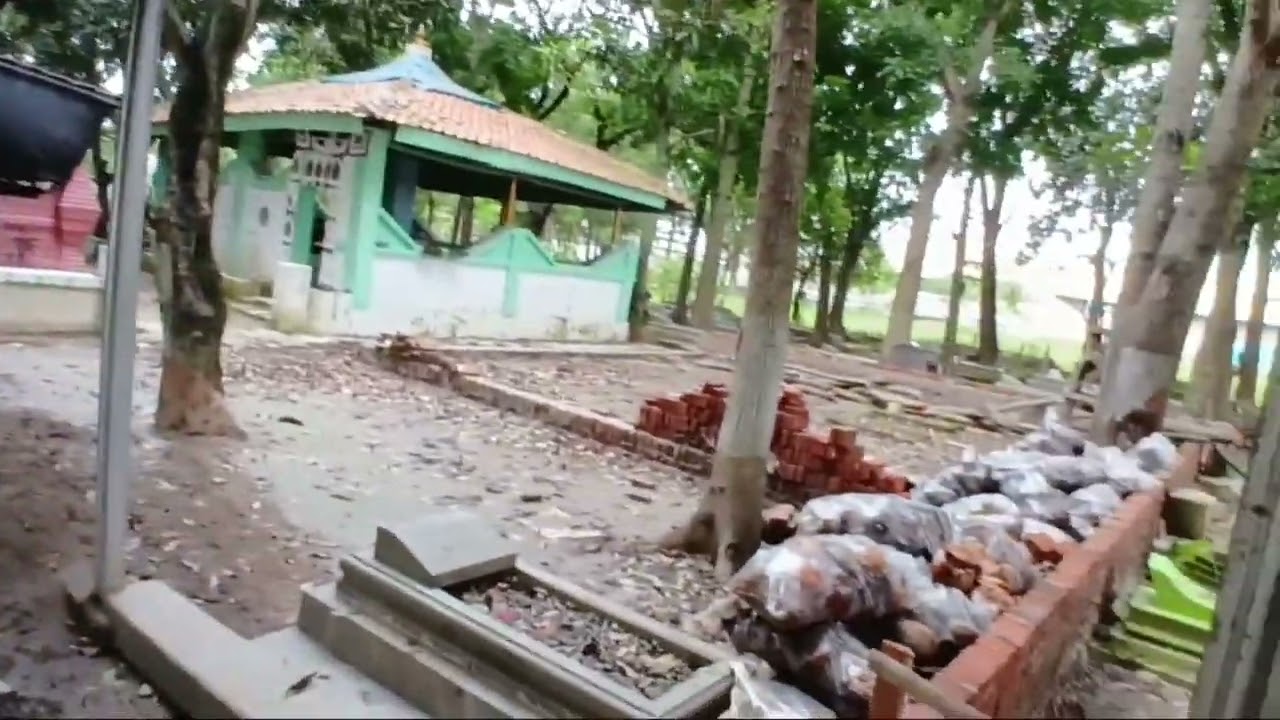 EXPLORE SITUS MAKAM JERO DS.KEDUNGSANA