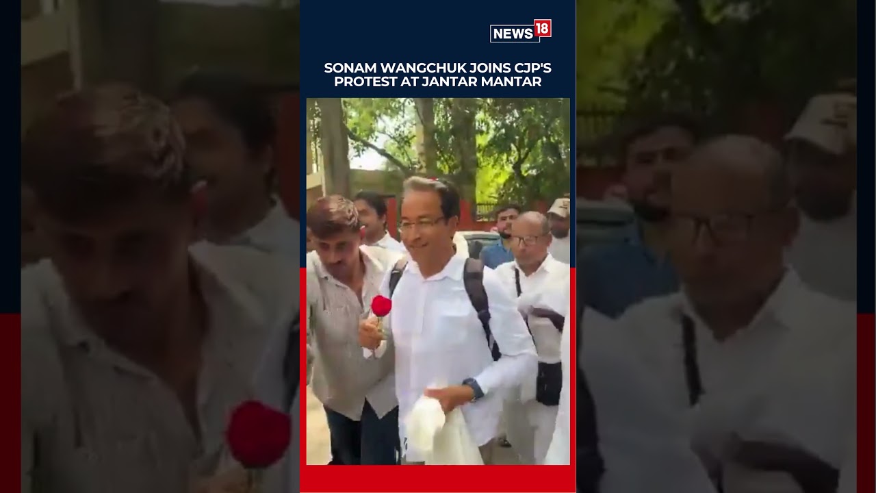 CJP PROTEST IN DELHI | Climate Activist Sonam Wangchuk Arrives At Jantar Mantar With A Rose | N18S