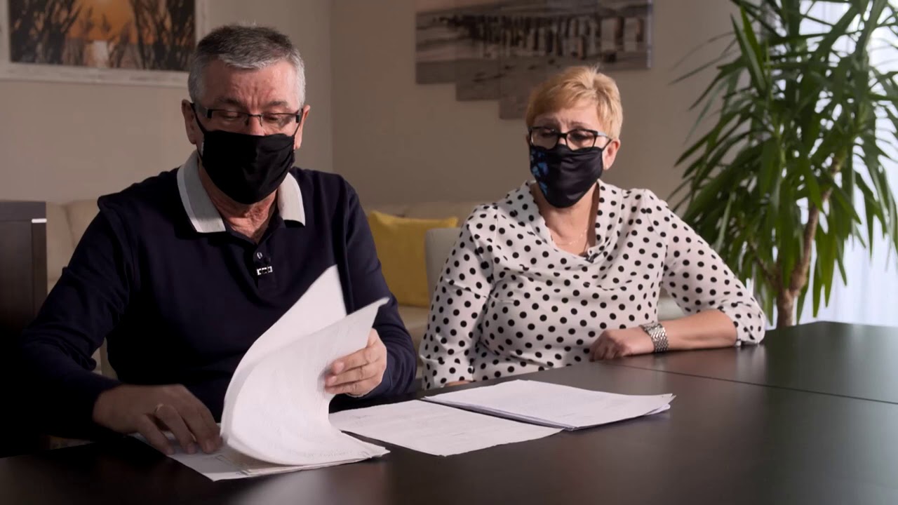 Nie mogą korzystać z windy, bo sąsiedzi zamurowali im przejście (UWAGA! TVN)