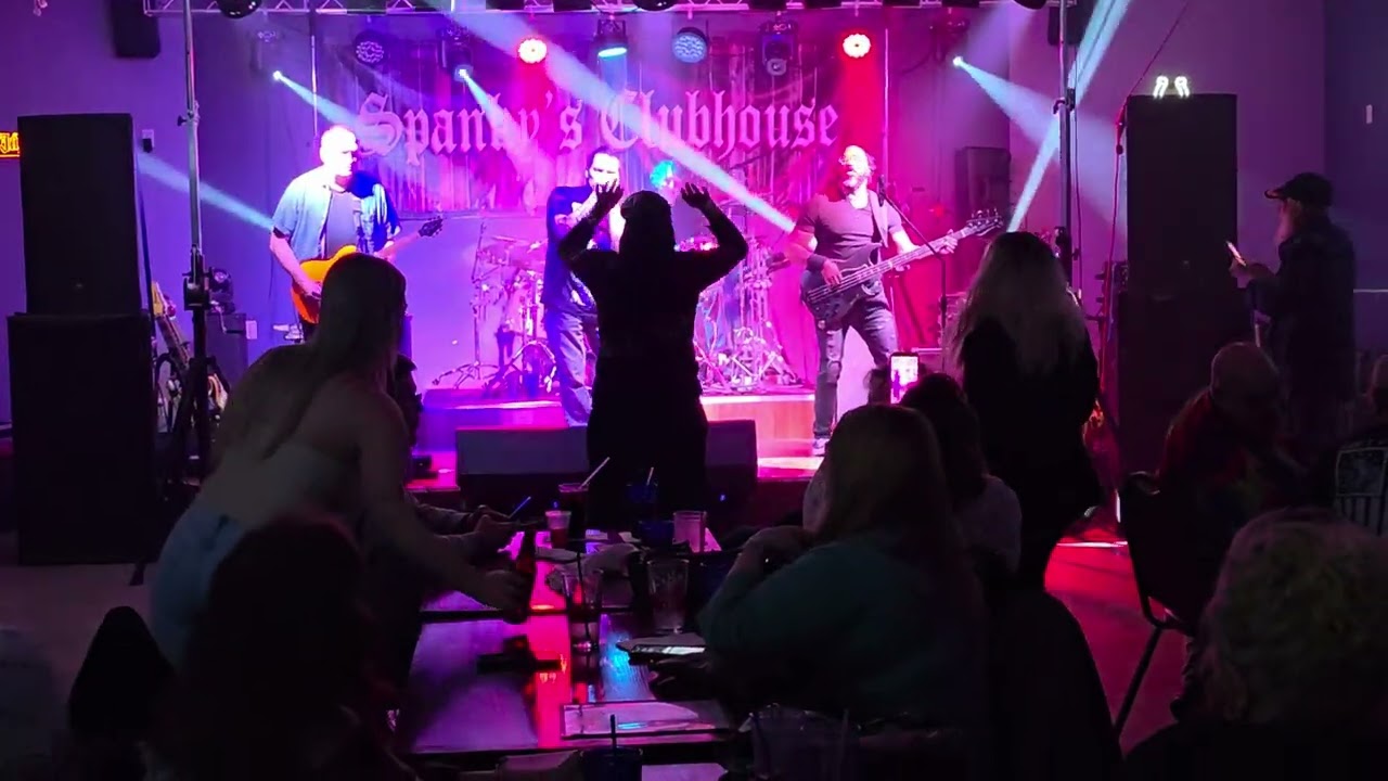 Spankys Clubhouse - Everlong - Live New Years Eve