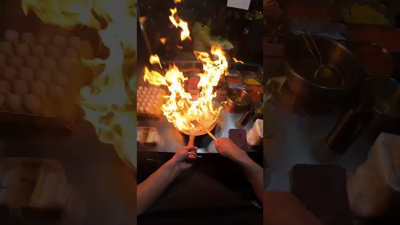Enjoying delicious food - 纵览美食直播