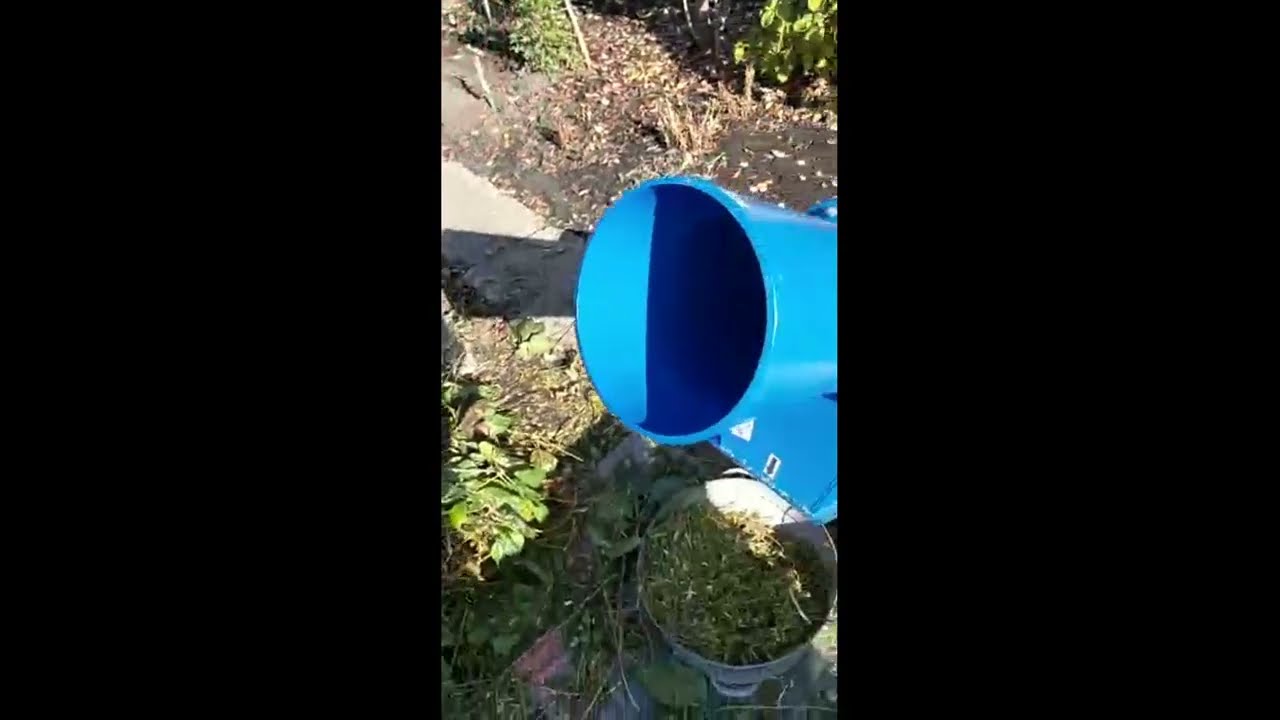 Видео отзыв по измельчителю травы из Новосибирска. Измельчение виноградной лозы.