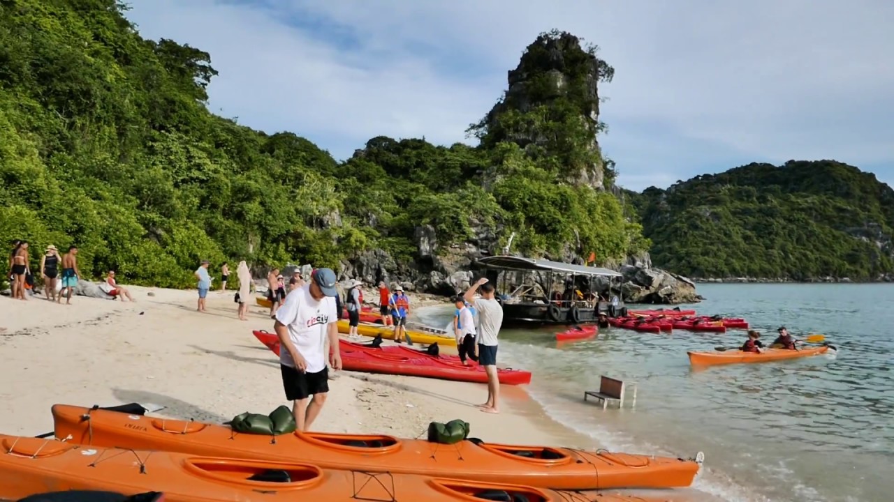 Ha Long Bay Экскурсии: байдарки, пещеры и пляж мечты