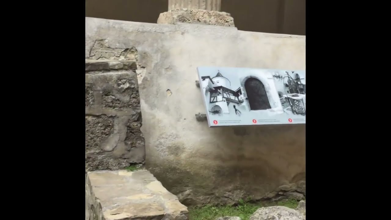 Castello Bran - Castello di Dracula - Distretto di Brașov - Romania - ​⁠ @outitaly
