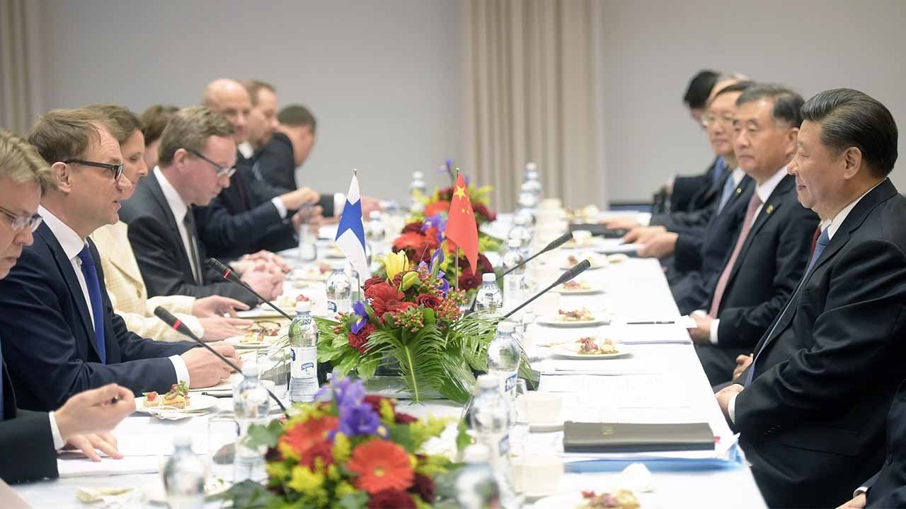 President Xi holds meeting with Finnish PM on bilateral ties