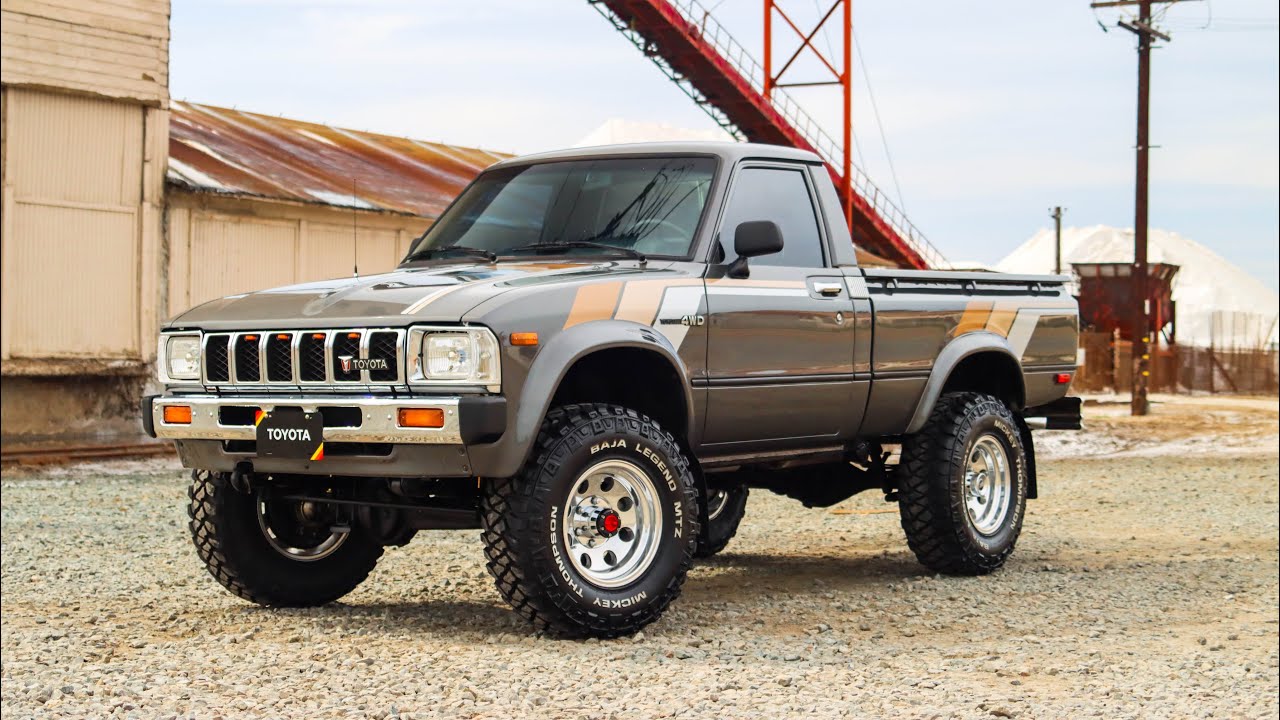 1982 Toyota Pickup SR5 Short-Bed | Driving Video