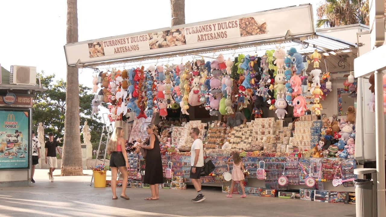 El alma dulce de la feria: Paqui y Alejandro, medio siglo de turrón