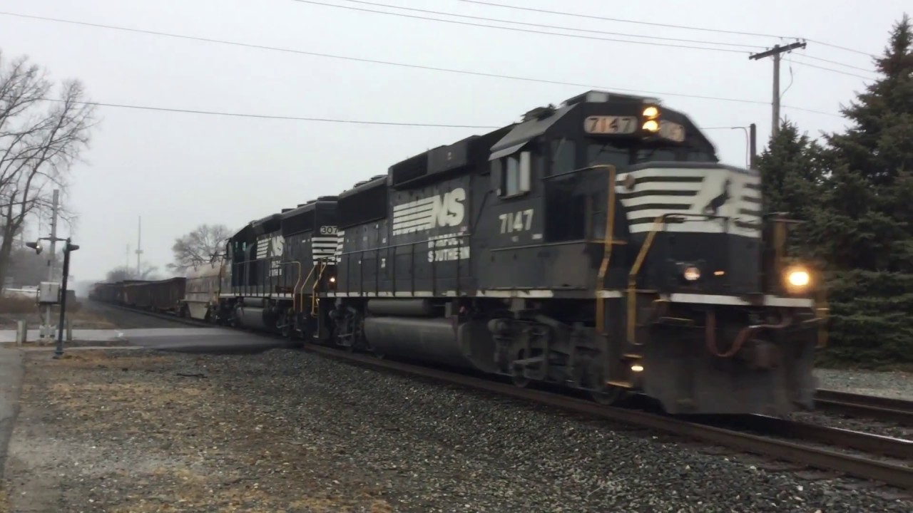 Railfanning the NS Chicago line in Chesterton, IN w/ CP SD60 + much more 12/22/17