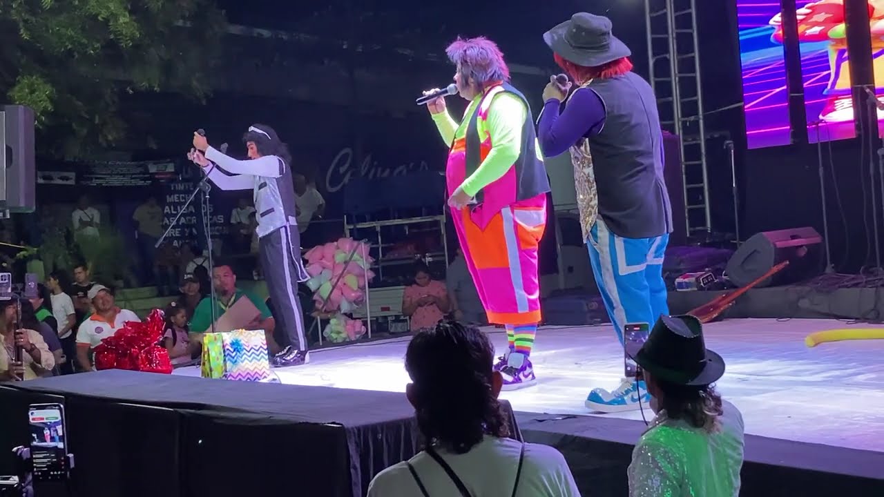 Show de los gatos del norte en Mega Plaza #sonsonate #elsalvador 