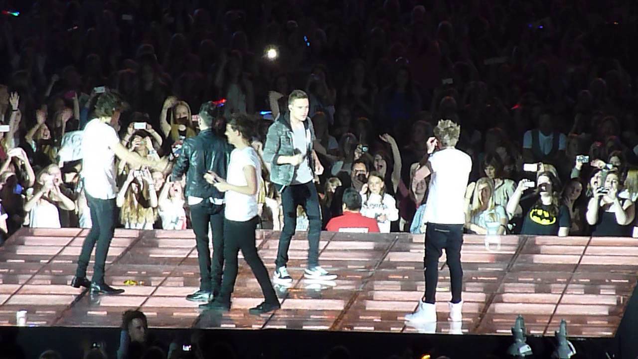 One Direction singing 
