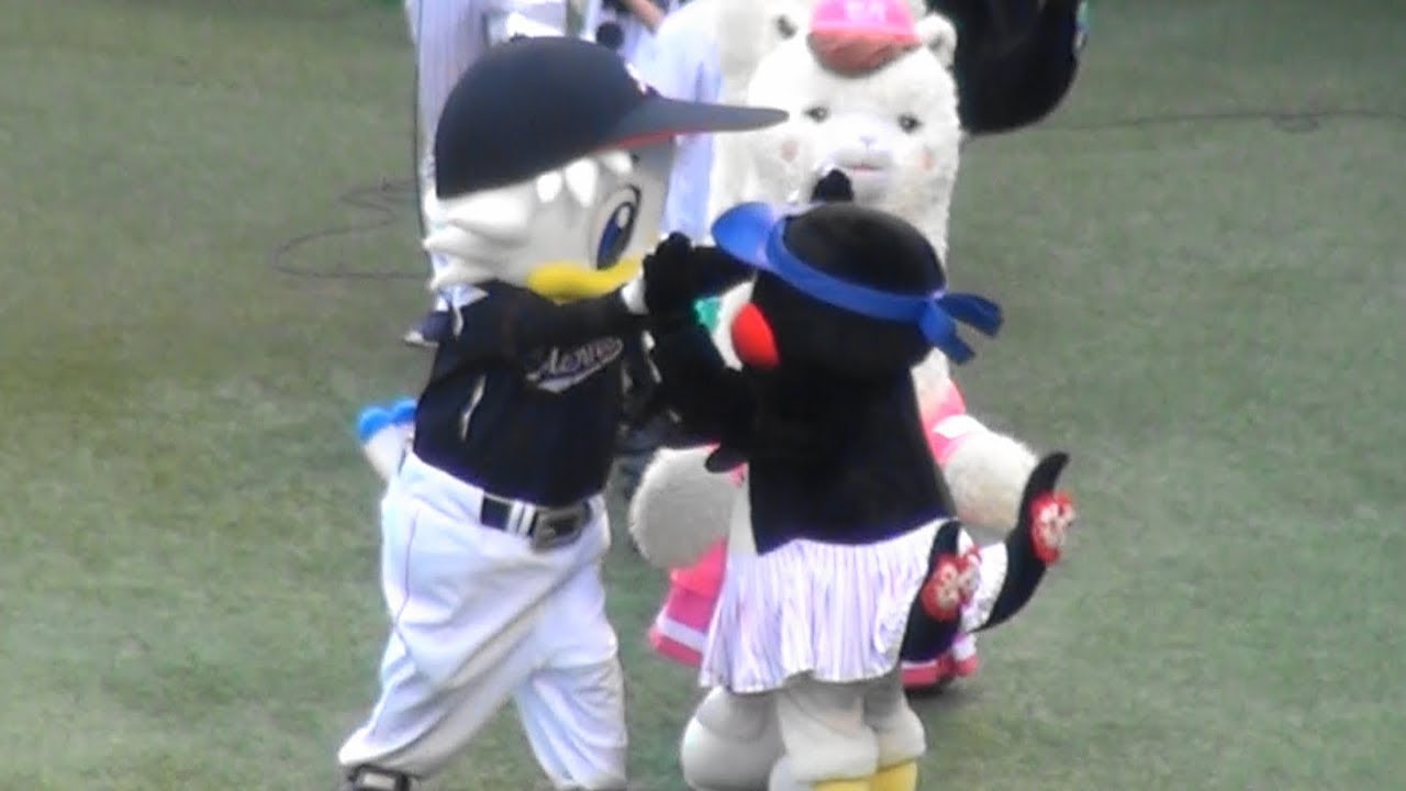 うっかりつばみとハイタッチしちゃって焦るマーくん