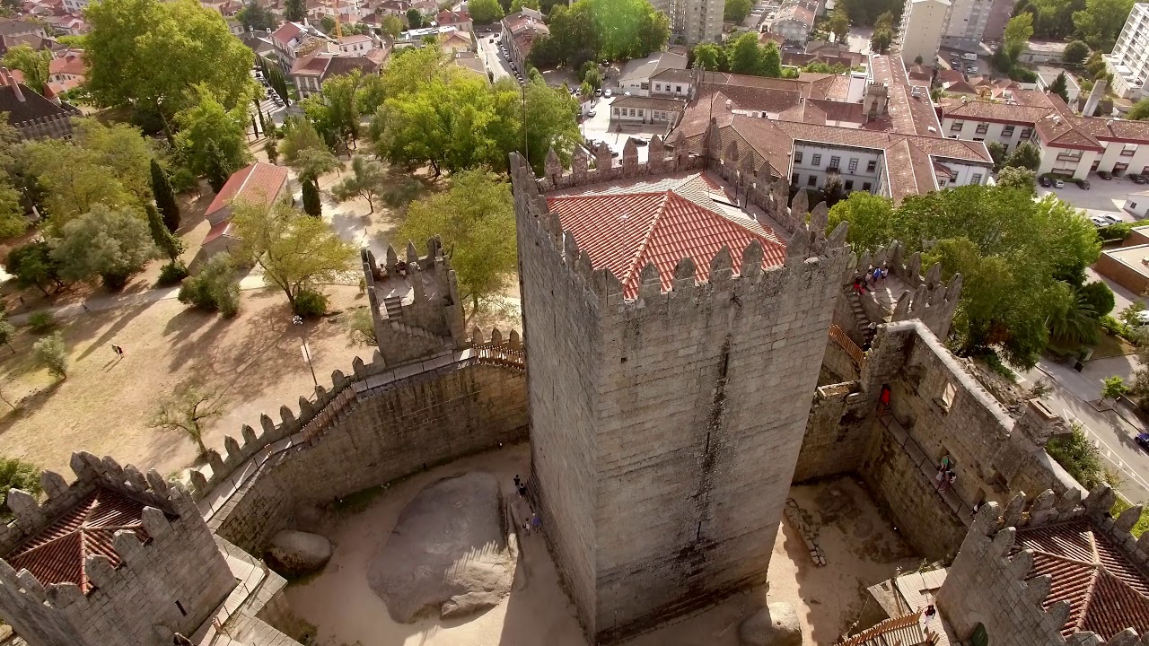 Castelo de Guimar&atilde;es Portugal(4k)//DronesPortugal