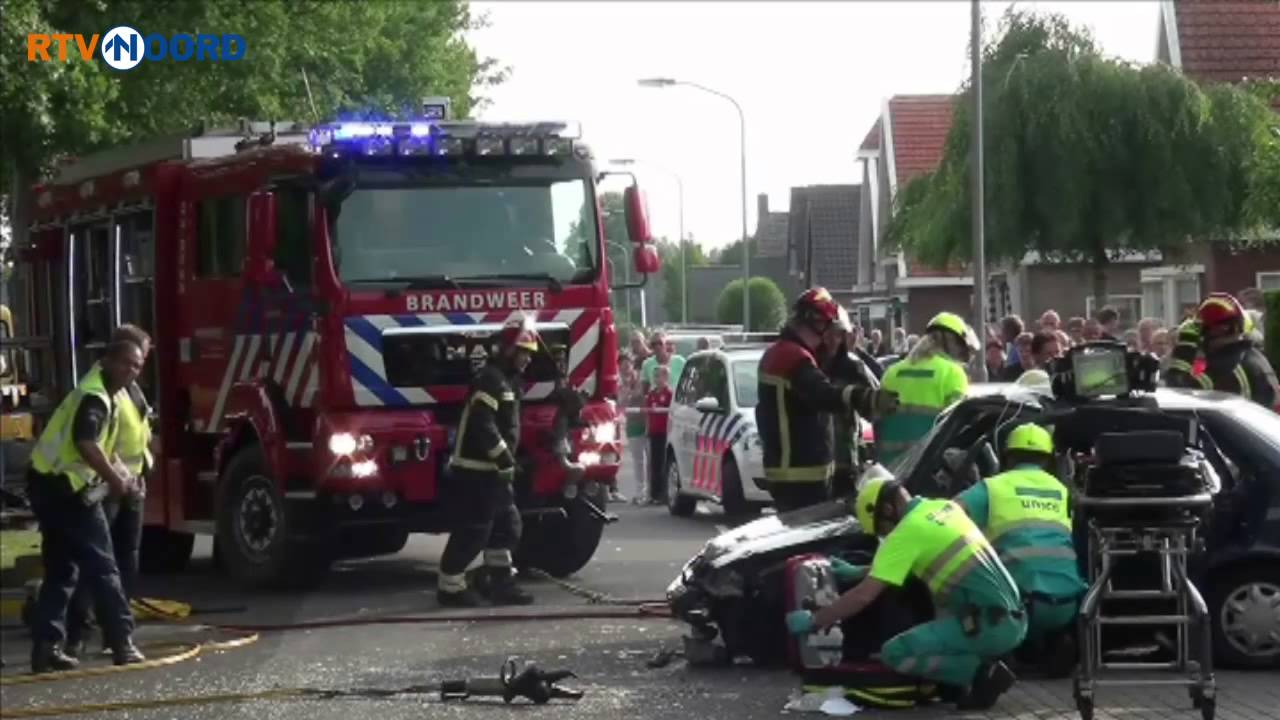 Twee gewonden bij frontale botsing Tweede Exloermond - RTV Noord