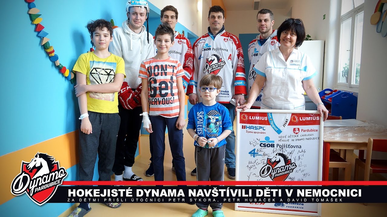Hokejisté Dynama navštívili děti v Pardubické nemocnici