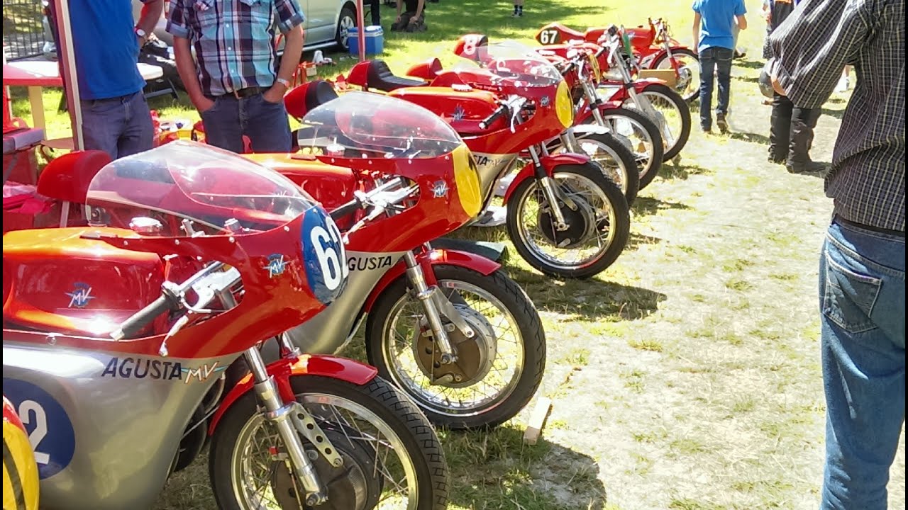 Historische TT parade in Rolde op 11-07-2015 Tour de TT