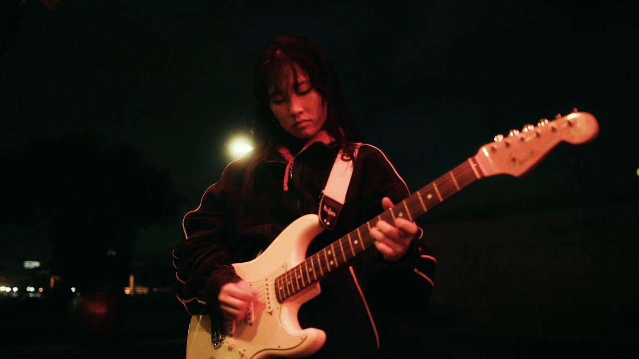 Sung Holly - Bruises (Official Visualizer)