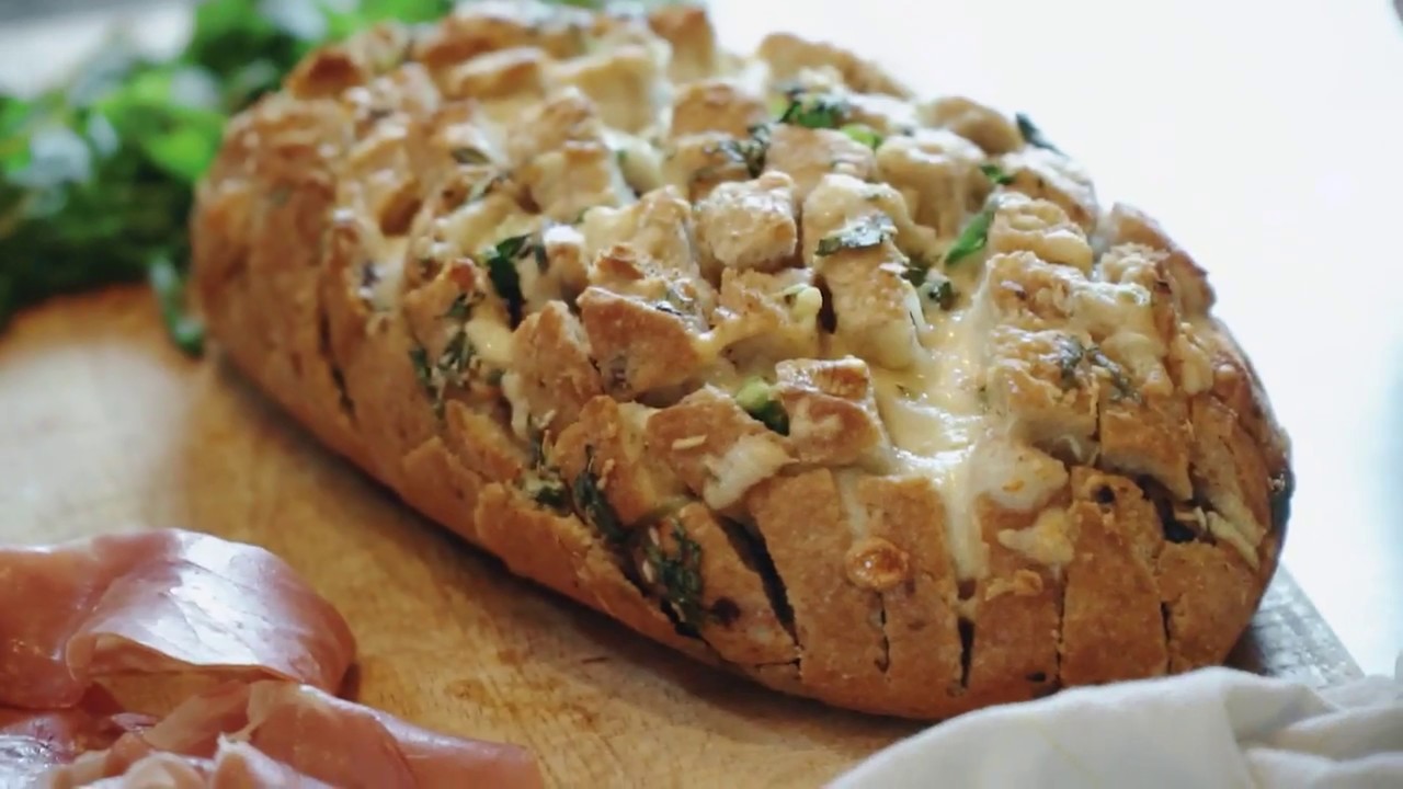 Cheesey Tear and share Garlic Bread Recipe || Tess Ward