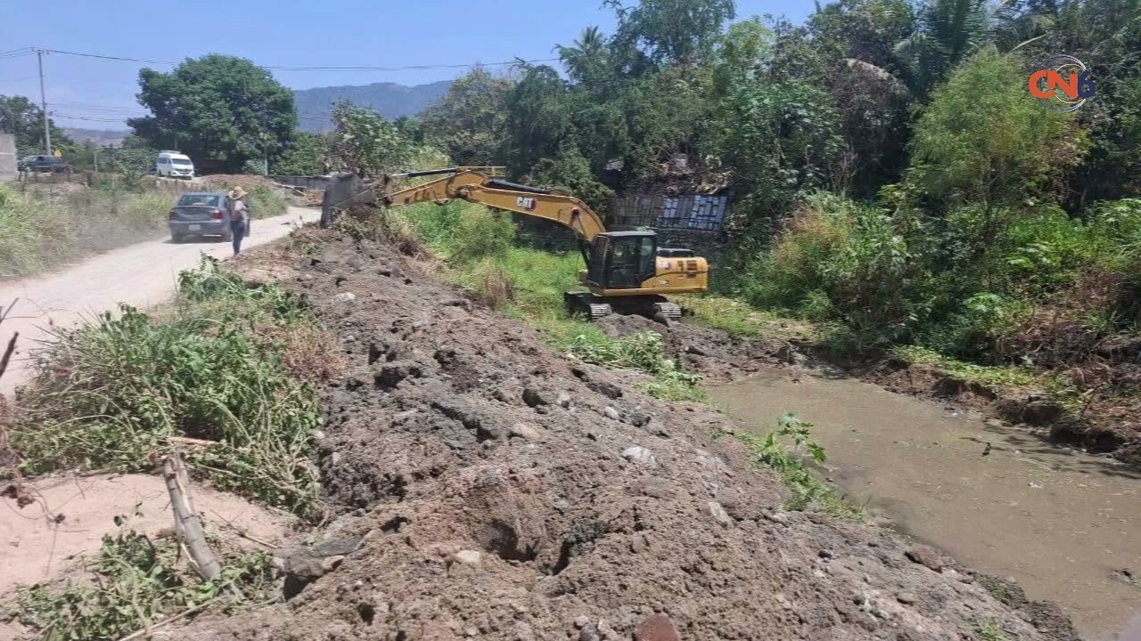 Ayuntamiento de Atoyac realiza desazolve en arroyos para prevenir inundaciones en lluvias