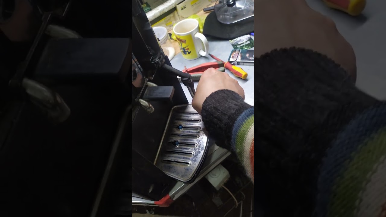 ремонт кофе машины KRUPS  fdb145001d,,убираем ошибку, горящая 