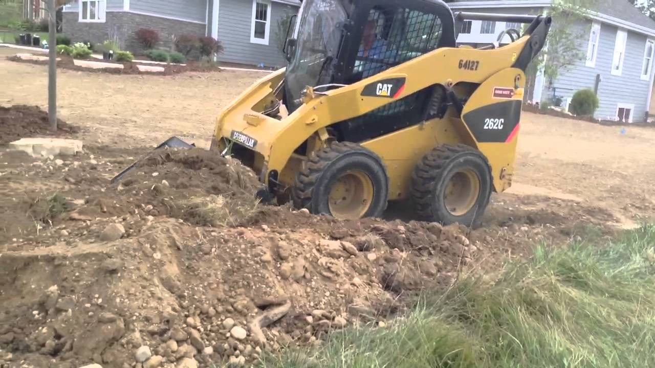 Cat 262 skid steer pushing dirt