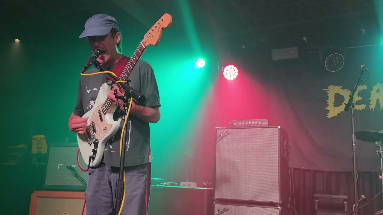 KNEE - WALKIN' (Live)