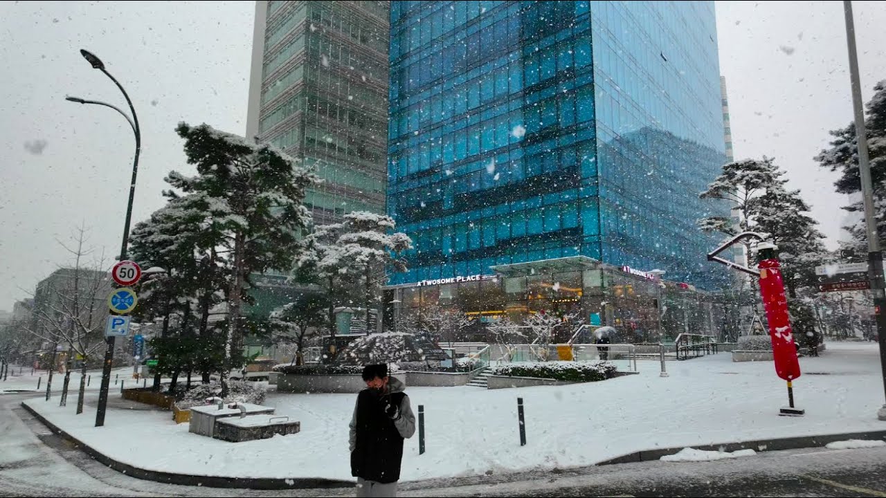 [4K HDR] I walk through Seoul where the snow is falling heavily, Road View | Korea Travel Walker