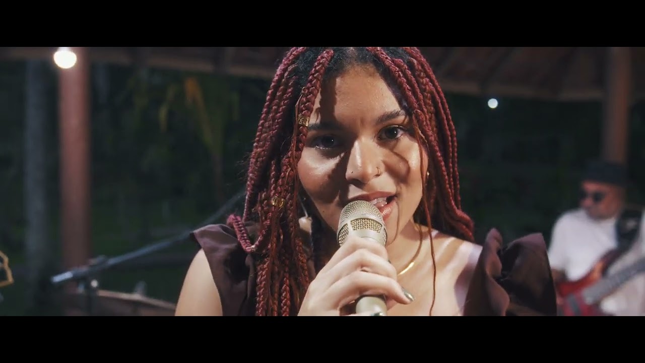 Poli Moura - From The Start ( Laufey Cover )