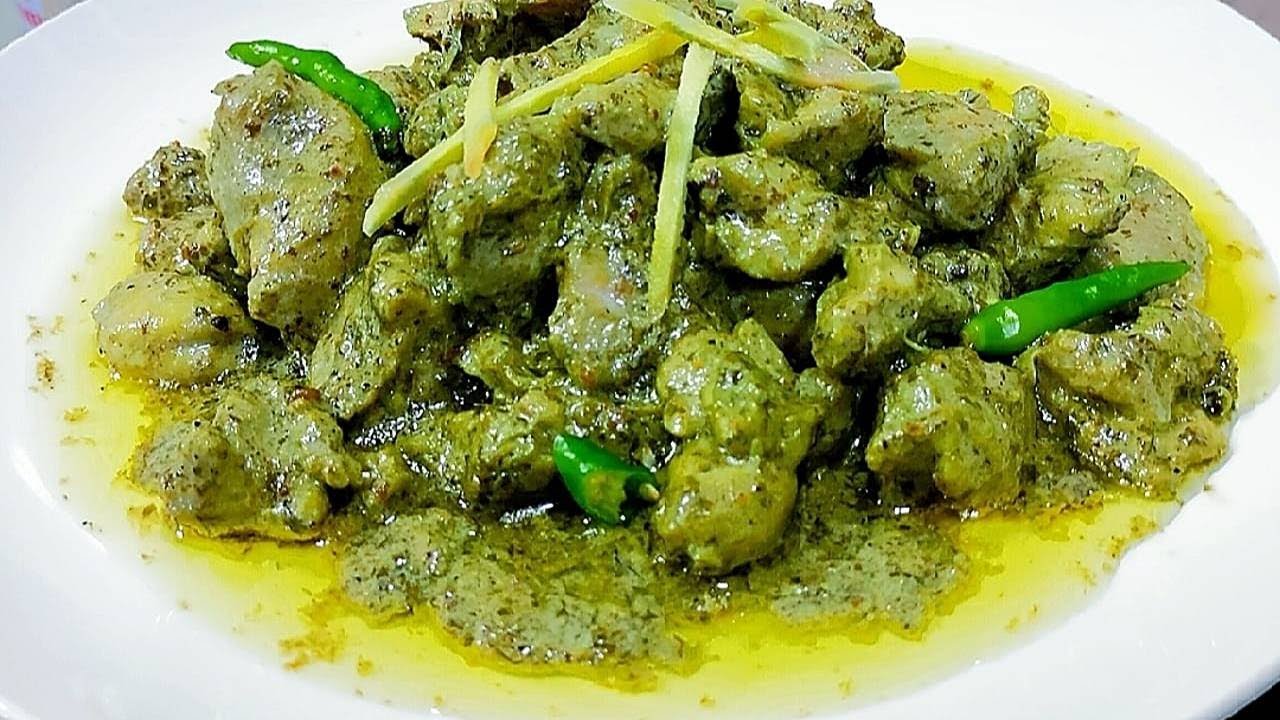 Easy and Simple Green Chicken Karahi Recipe | Highway Style Hariyali Chicken | Cook with Farooq