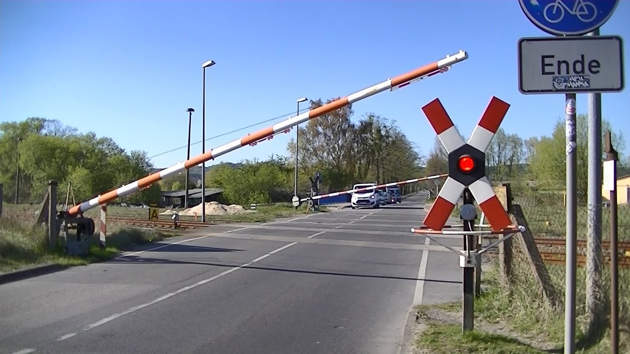 Spoorwegovergang Malchin (D) // Railroad crossing // Bahnübergang