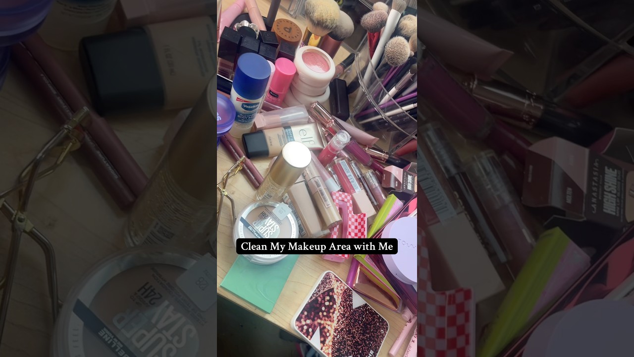Clean With Me! Makeup Vanity Edition