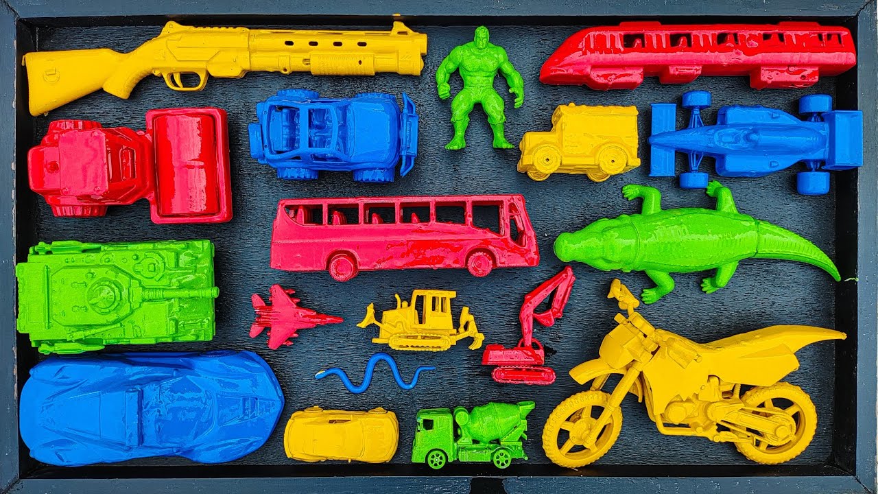 Membersihkan Mainan Mobil Balap, Kereta Api, Mobil Polisi, Excavator, Tank, Truk Molen, Pesawat.