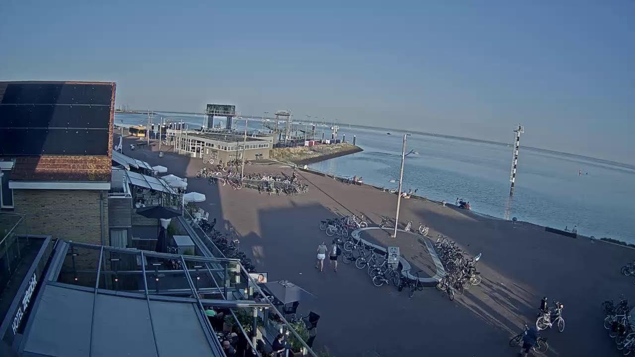 Hotel Zeezicht Vlieland: zicht op de Veerboot
