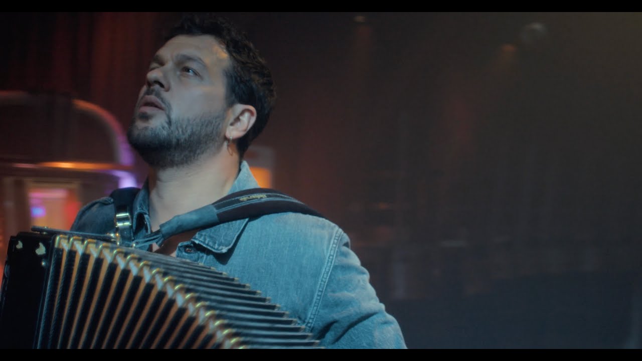 Claudio Capéo - L'ombre de moi-même (Lyrics video)
