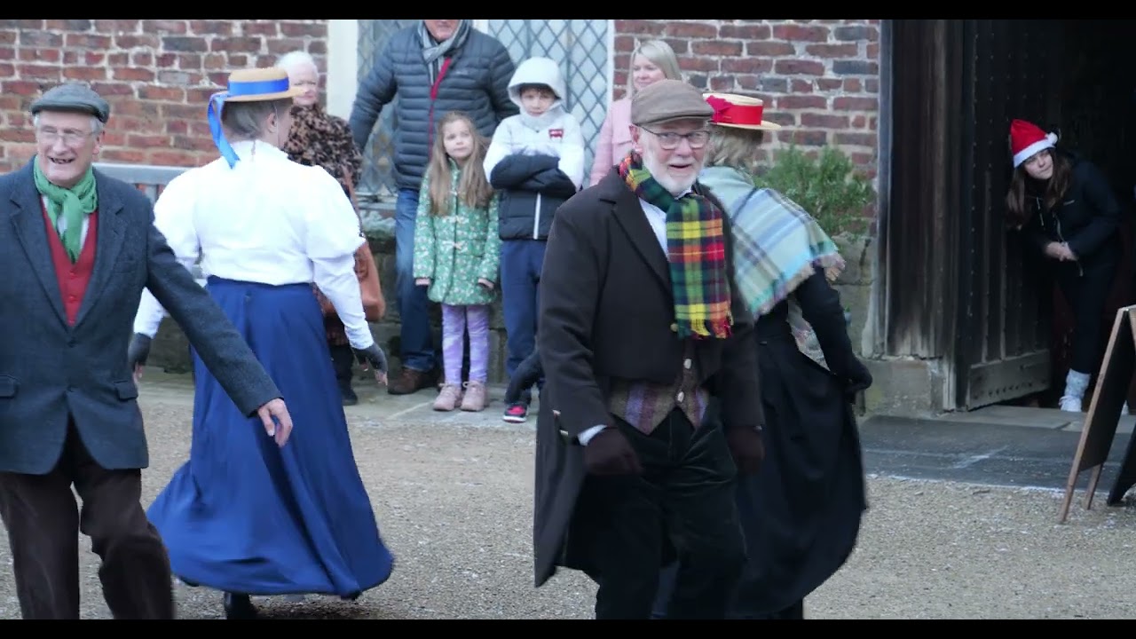 Panasonic G9 II at Rufford Old Hall on a freezing cold day (Handheld 5.7K 50P to C4K 50P)
