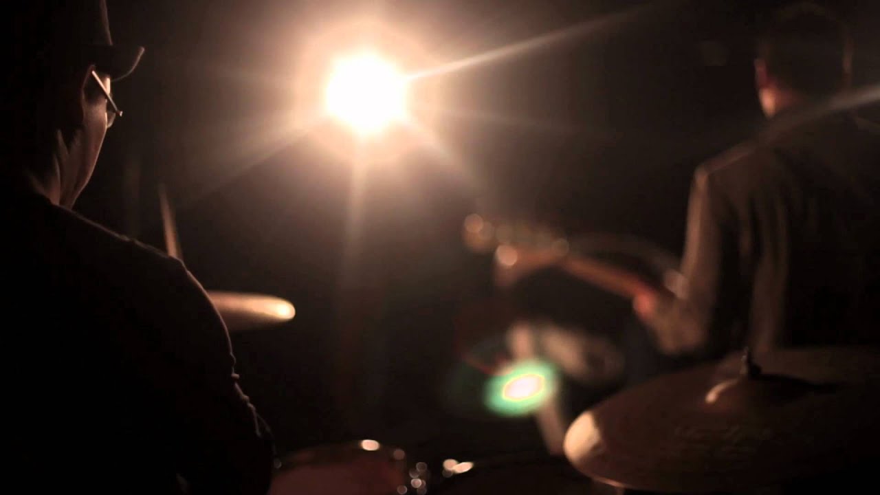 16 OSAM 23 - Bubanj bas gitara i glas (Official video)