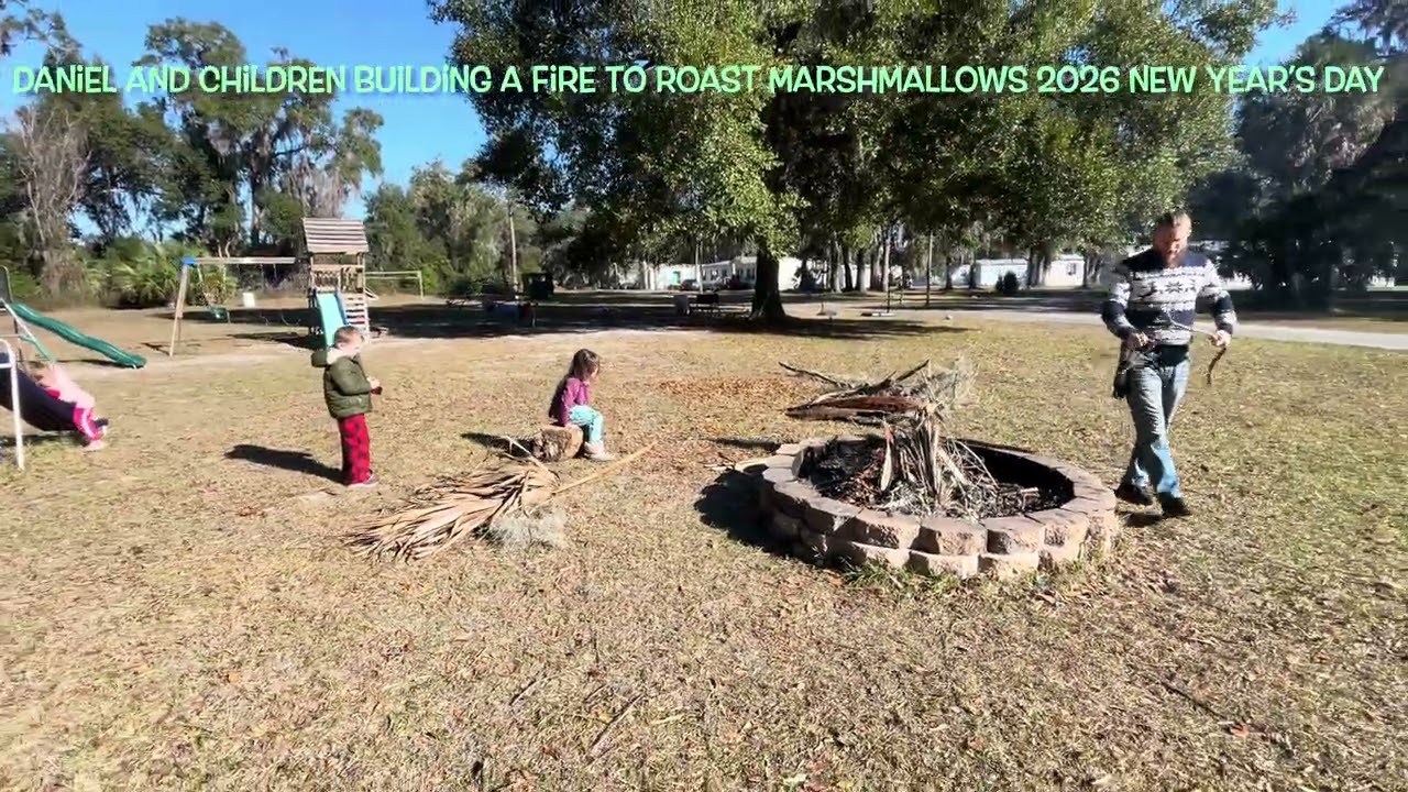 2026.1.1 Roasting marshmallows on an open fire with grandchildren in Florida