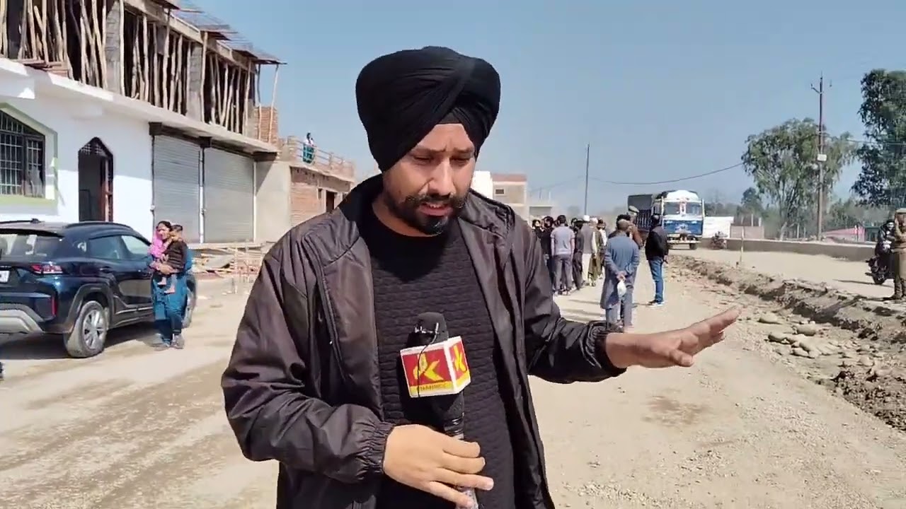 Masjid ke bahar Hungama