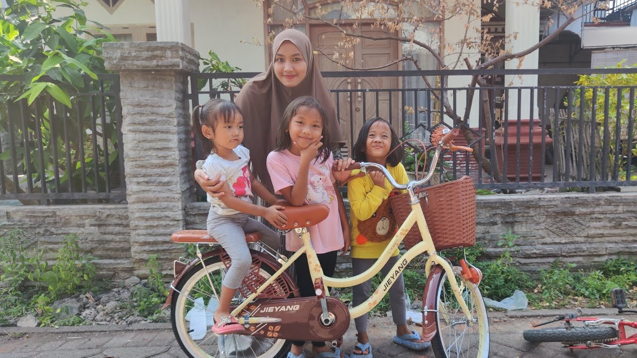 Unboxing Sepeda Baru Kakak Alma - JieYang 20inc
